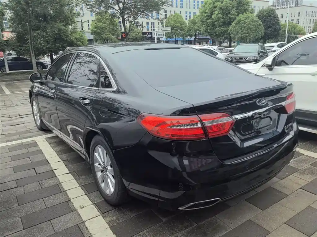 Taurus EcoBoost 180 Luxury
