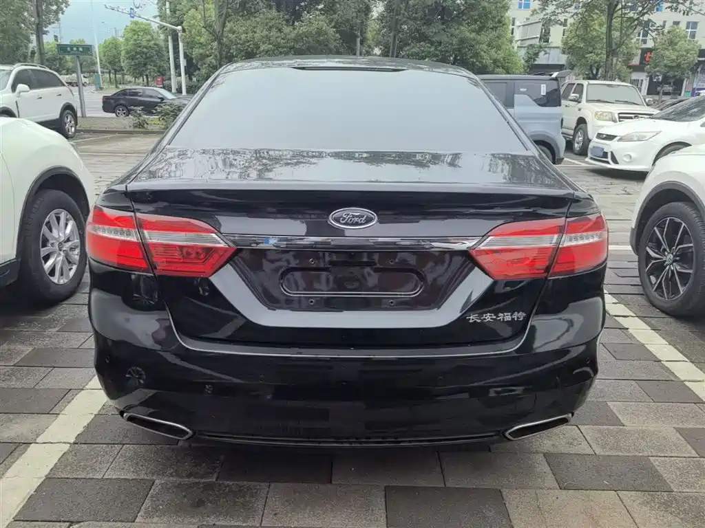 Taurus EcoBoost 180 Luxury