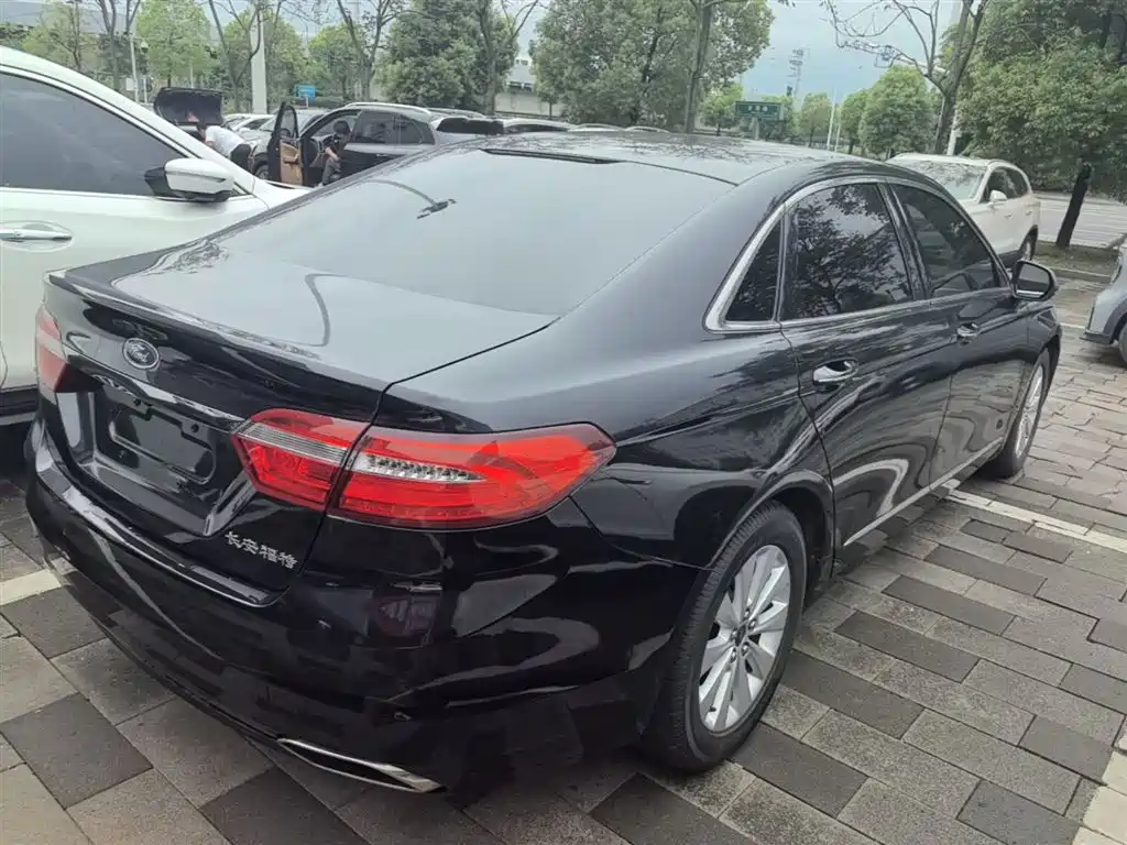 Taurus EcoBoost 180 Luxury