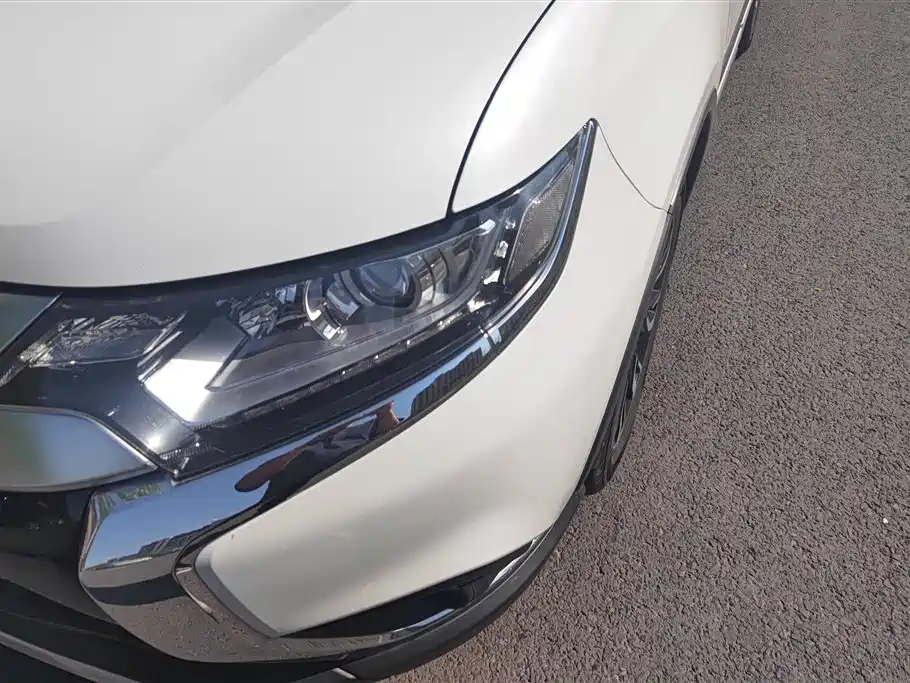 Outlander 2.0 L 2 WD Smooth Enjoyment 7-seat CN-V
