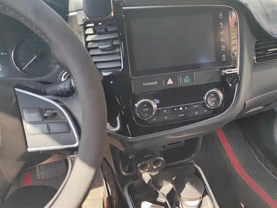 Outlander 2.0 L 2 WD Smooth Enjoyment 7-seat CN-V