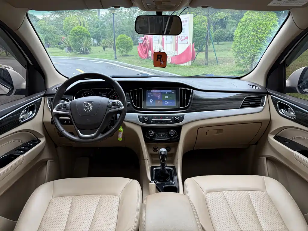 Baojun 730 1.5 T Manual Luxury 7-seat