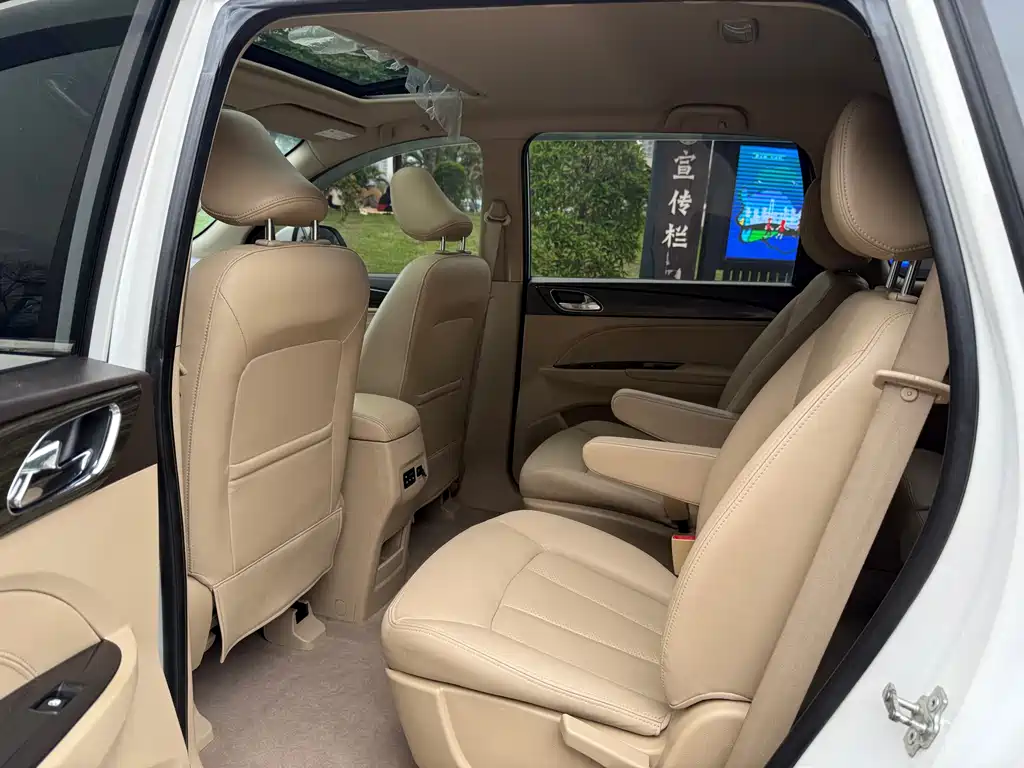 Baojun 730 1.5 T Manual Luxury 7-seat