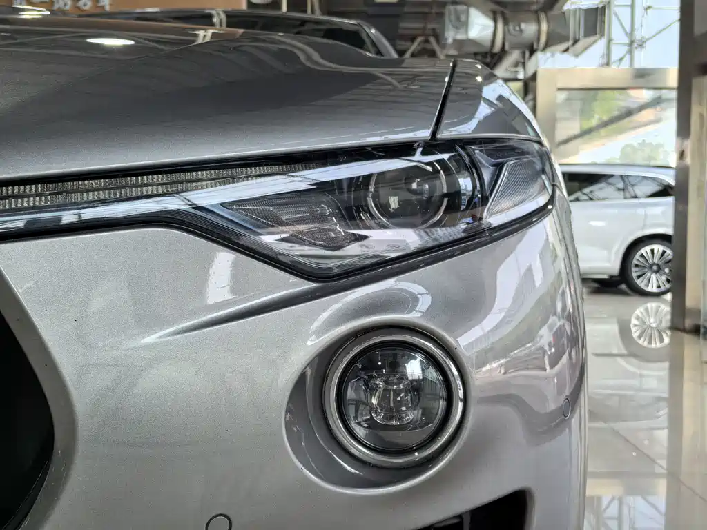 Levante 3.0 T Standard