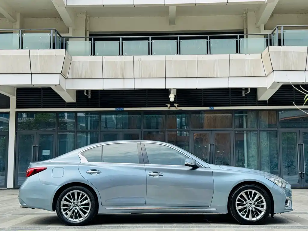 Infiniti Q50 L 2.0 T Progressive Enjoyment CN-V