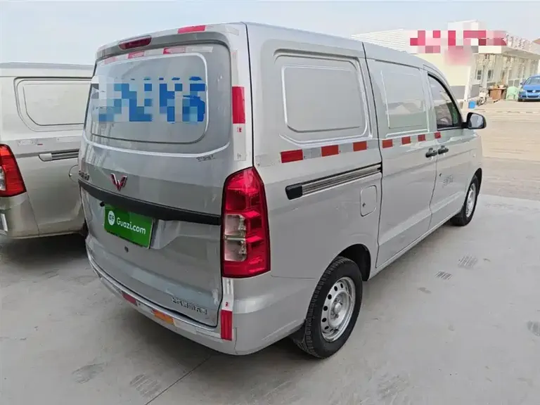 Wuling Hongguang V 五菱宏光V 2022款 1.5 L劲取版封窗车液压助力LAR