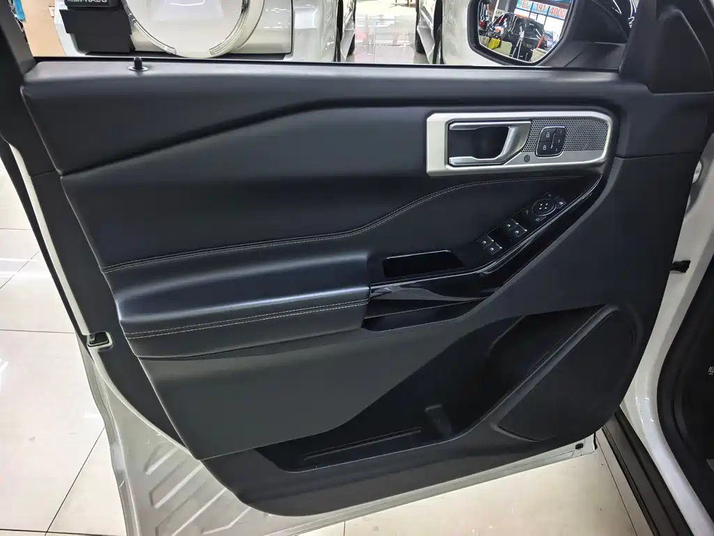Explorer EcoBoost 285 4 WD Titanium 6-seat
