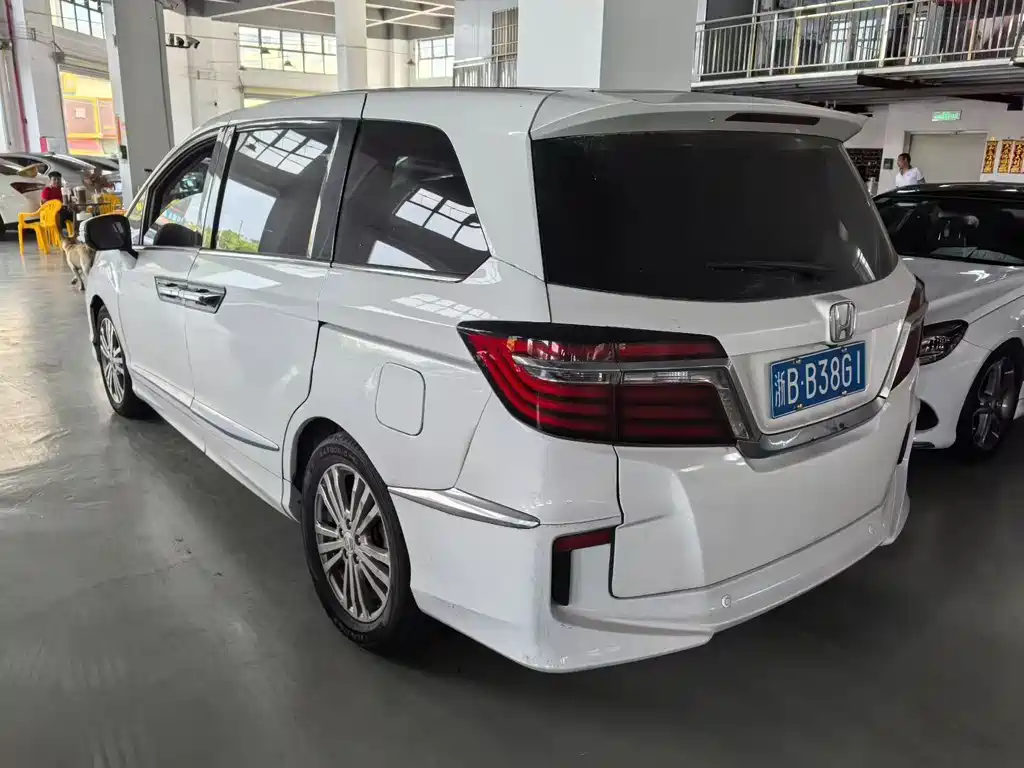 Elysion 2.4 L Luxury