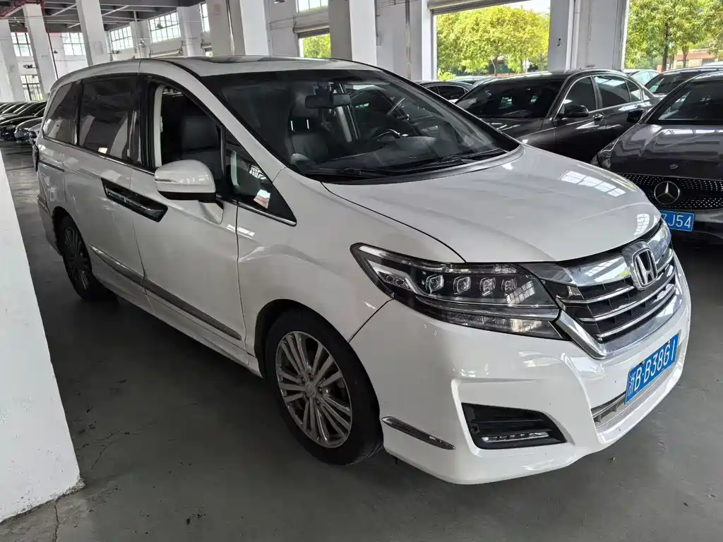 Elysion 2.4 L Luxury