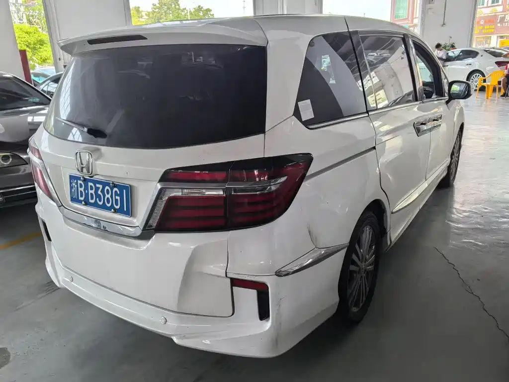 Elysion 2.4 L Luxury