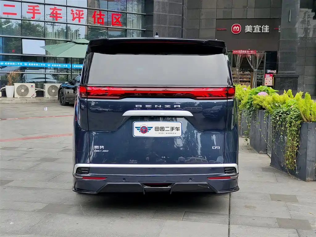Denza D9 DM-i 970 4 WD Honored