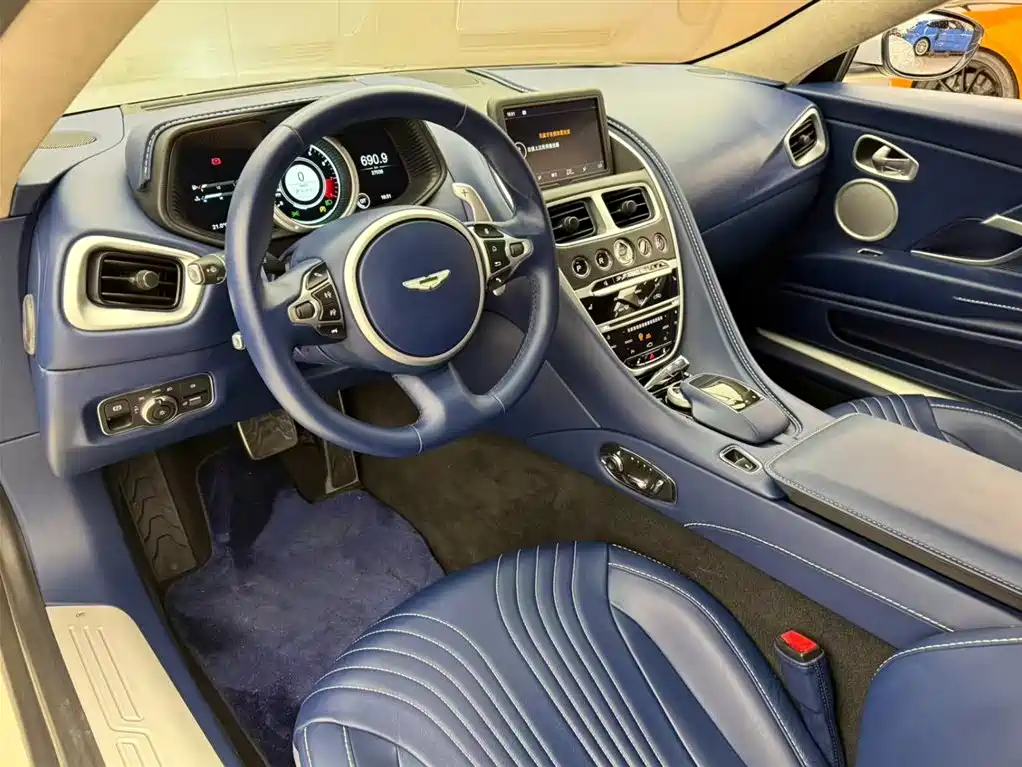 Aston Martin DB11 4.0 T V8 Coupe