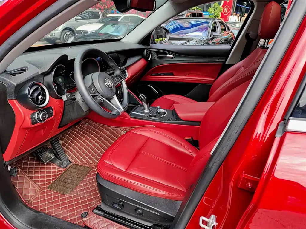 Stelvio 2.0 T 200 HP Luxury