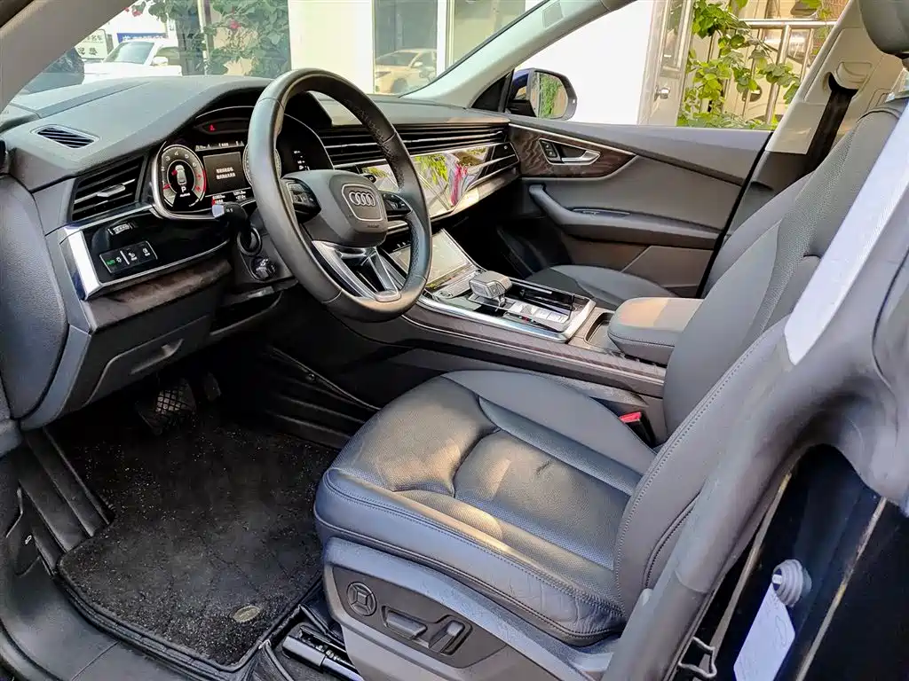 Audi Q8 55 TFSI Luxury Dynamic