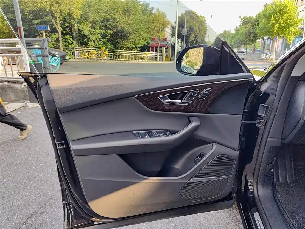 Audi Q8 55 TFSI Luxury Dynamic