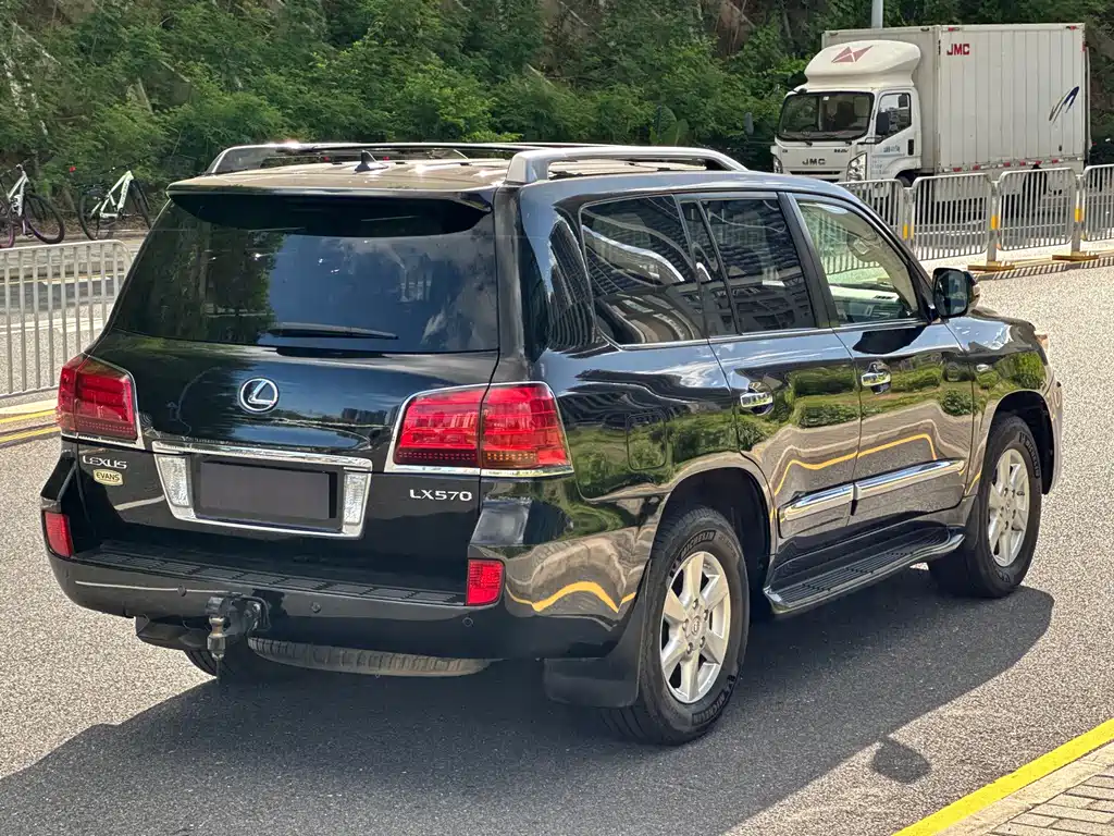 Lexus LX 570