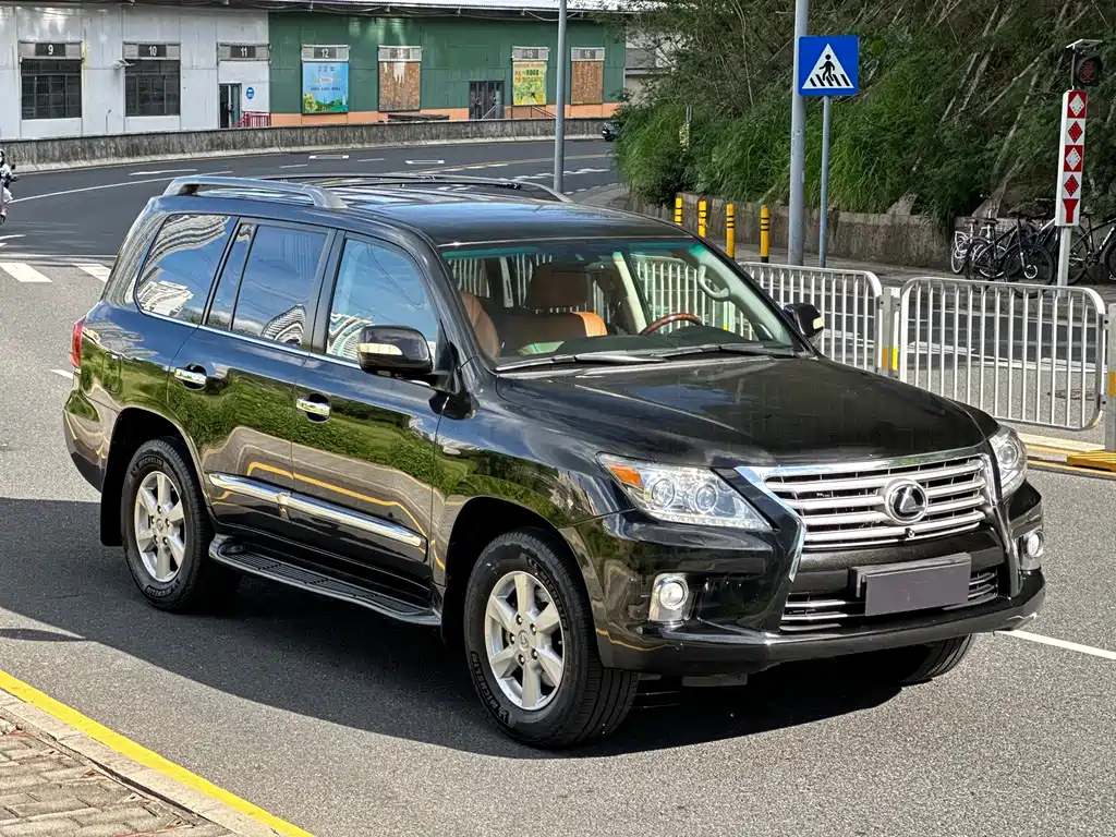 Lexus LX 570