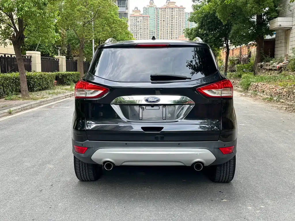 Kuga 2.0 L GTDi 4 WD Distinguished