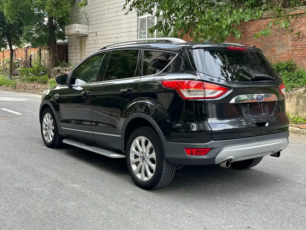 Kuga 2.0 L GTDi 4 WD Distinguished