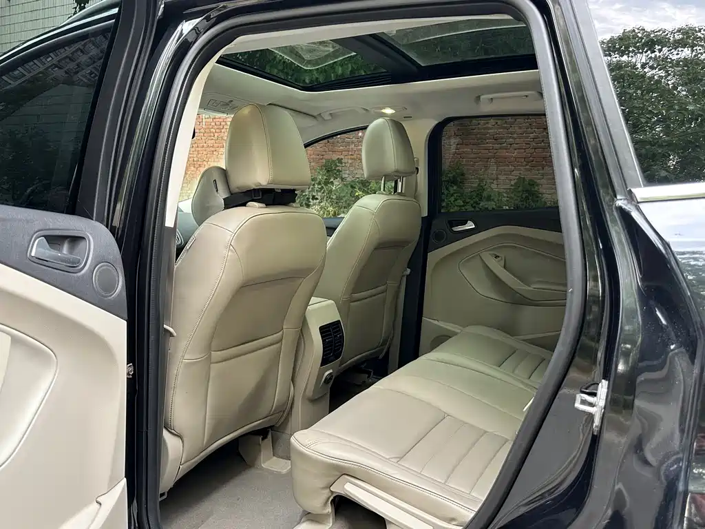 Kuga 2.0 L GTDi 4 WD Distinguished