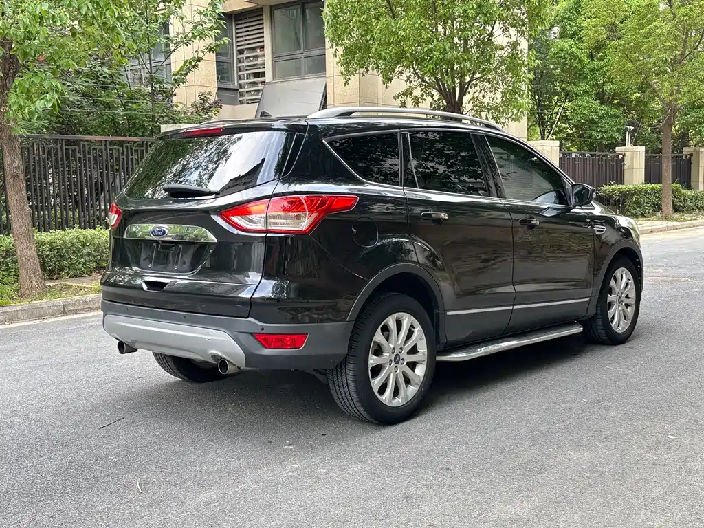 Kuga 2.0 L GTDi 4 WD Distinguished