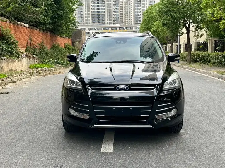 Ford Kuga 2.0 L GTDi 4 WD Distinguished