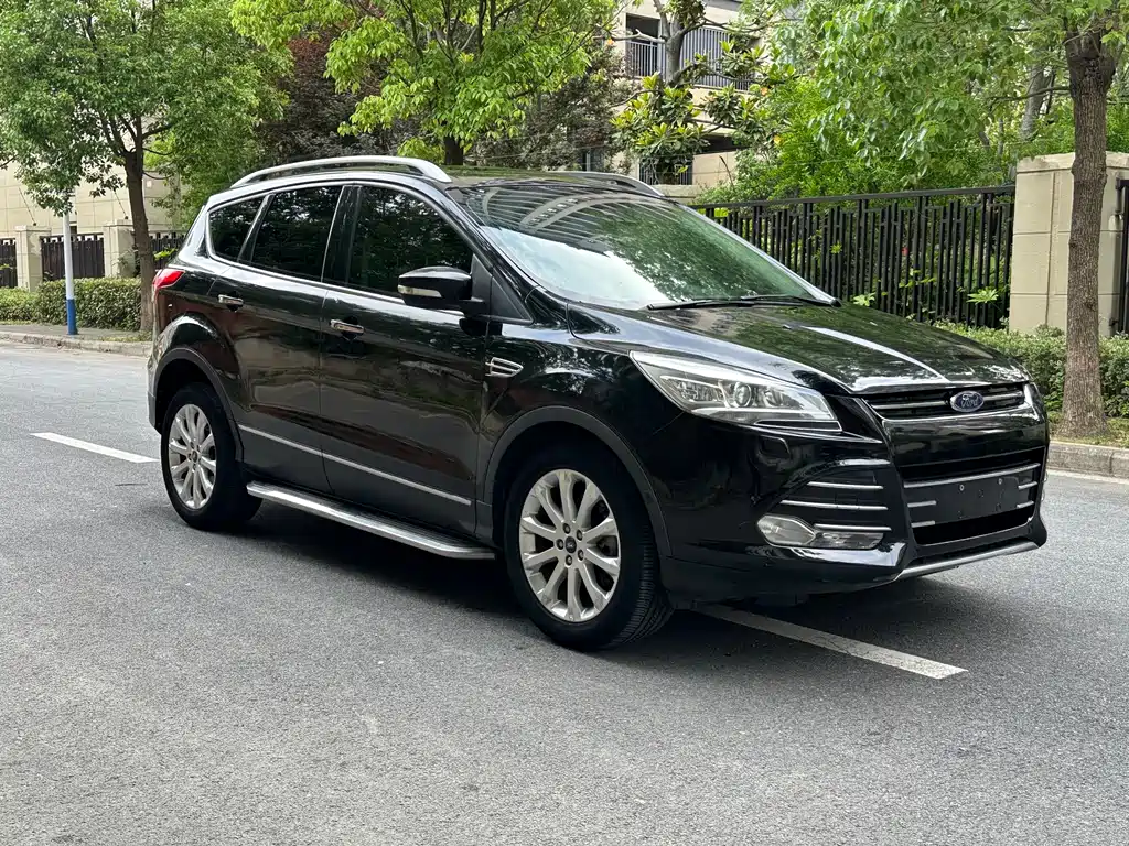 Kuga 2.0 L GTDi 4 WD Distinguished
