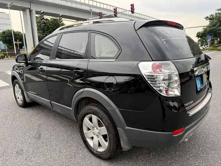 Chevrolet Captiva 2.4 L 2 WD City 7-seat