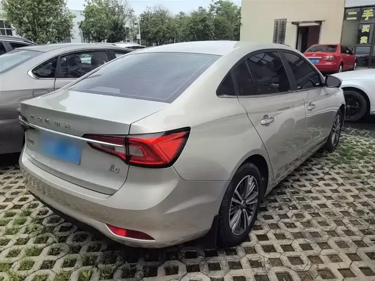 Roewe i5 1.5 L Auto 4 G Connected Bright Grand
