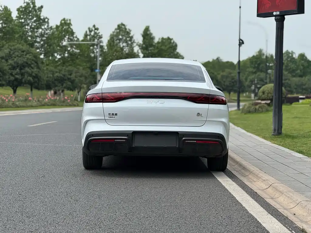 Qin L DM-i 120 KM Leading