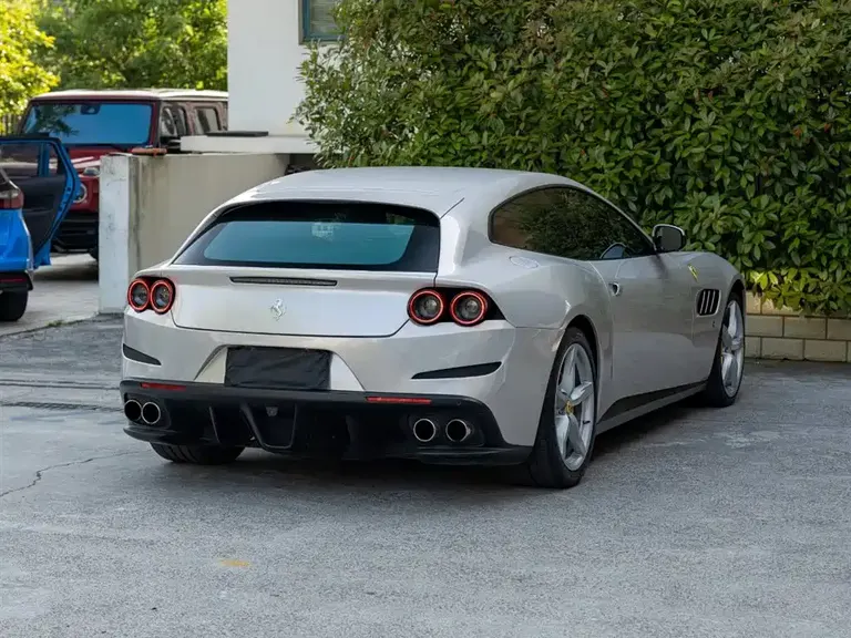Ferrari GTC4 Lusso 3.9 T V8