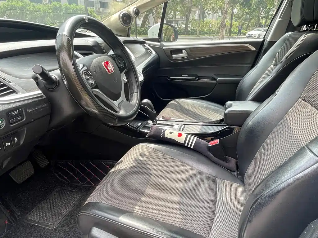 Jade 210 TURBO CVT Style 5-seat