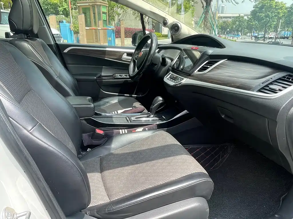 Jade 210 TURBO CVT Style 5-seat