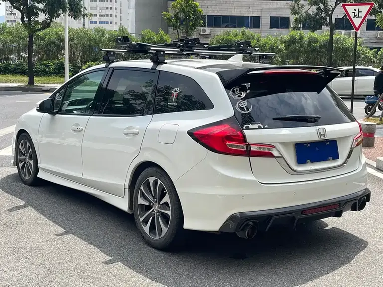 Honda Jade 210 TURBO CVT Style 5-seat