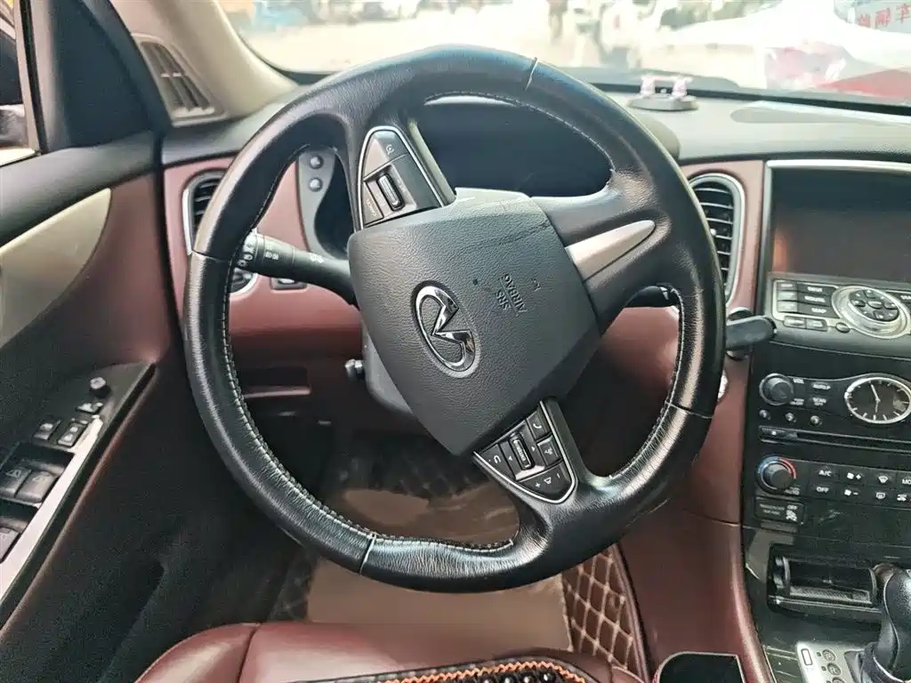 Infiniti QX50 2.5 L Joy