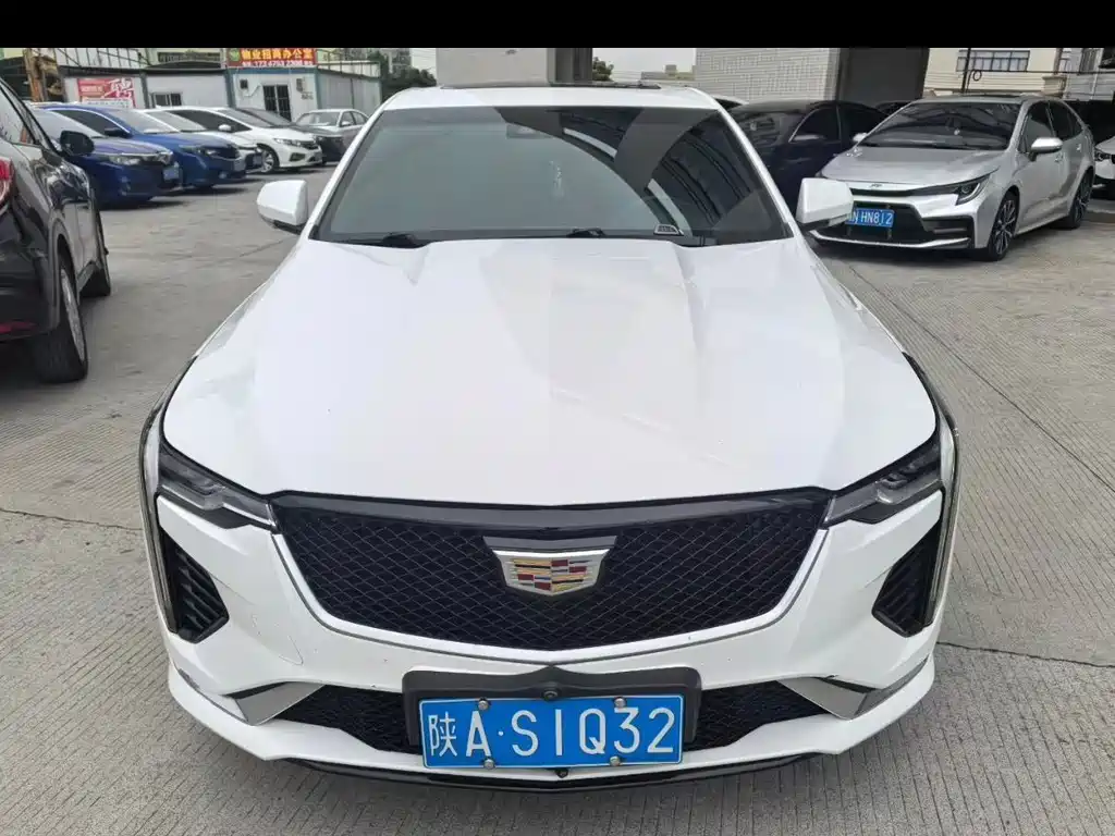 Cadillac CT4 28 T Fashion