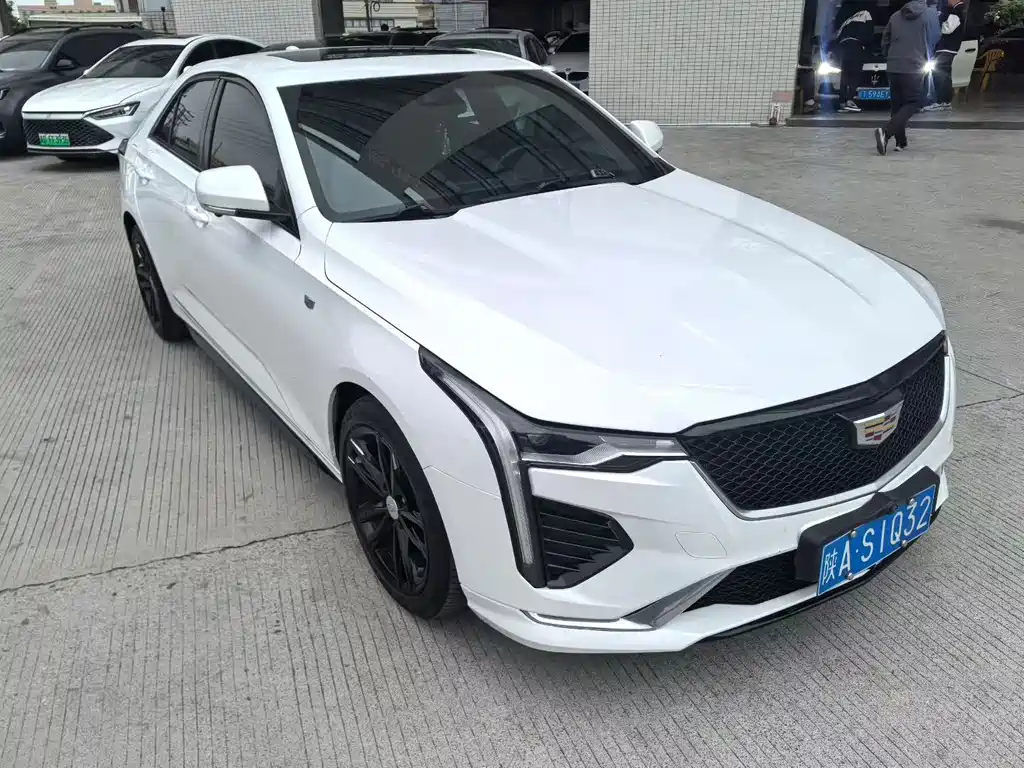 Cadillac CT4 28 T Fashion