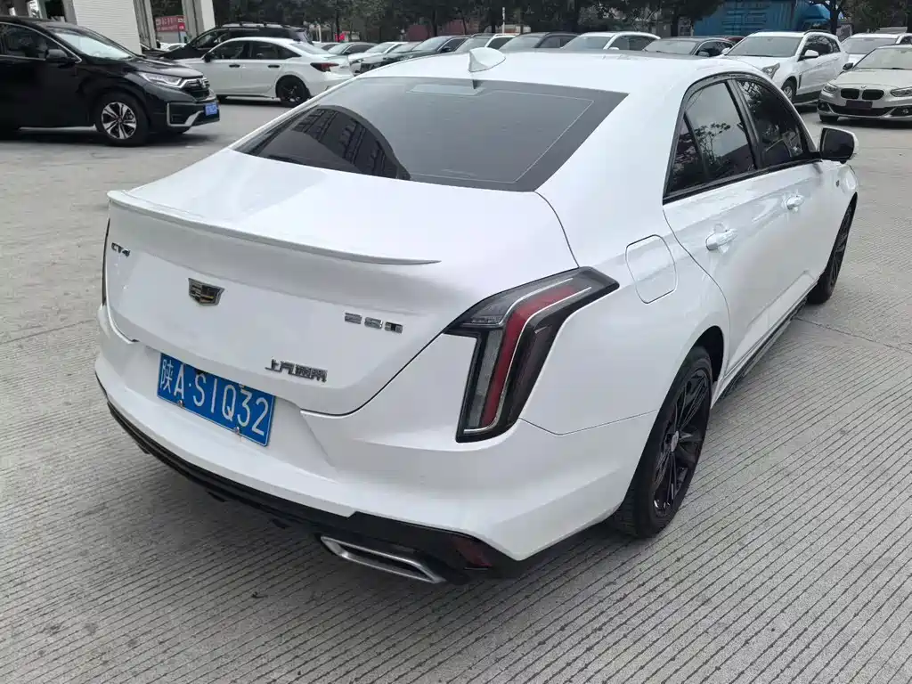 Cadillac CT4 28 T Fashion