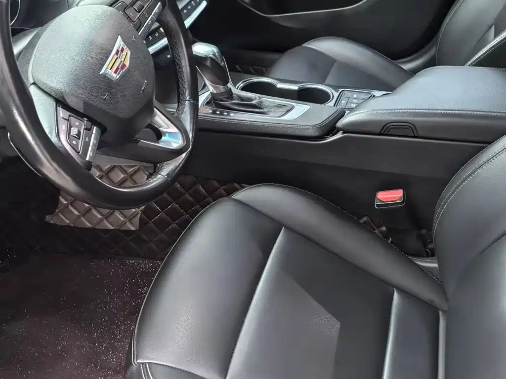 Cadillac CT4 28 T Fashion