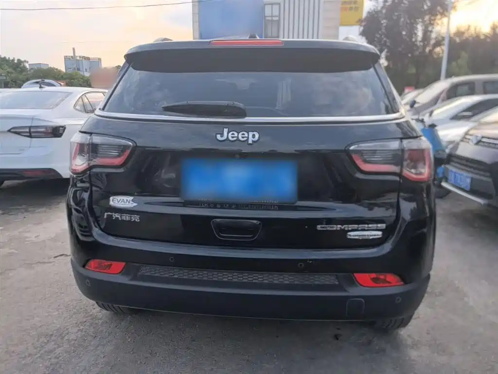 Compass 200 T Auto Home Enjoyment