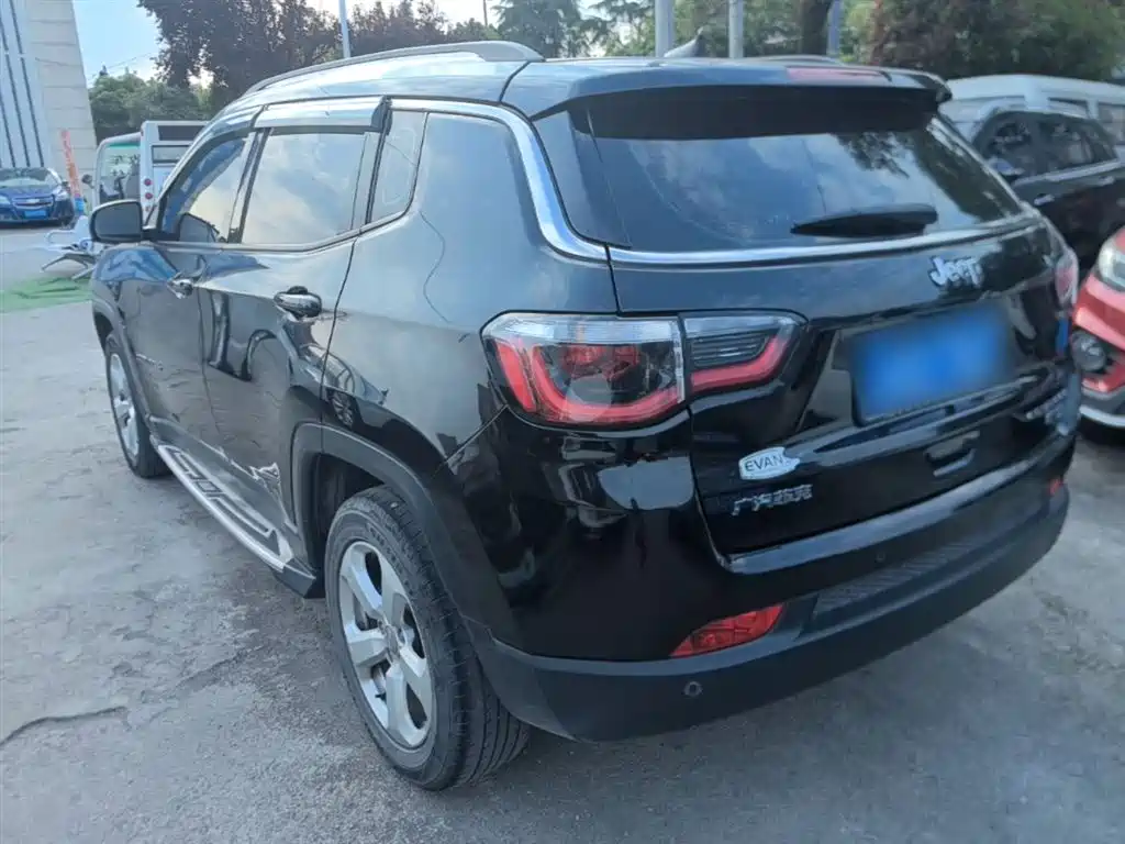 Compass 200 T Auto Home Enjoyment