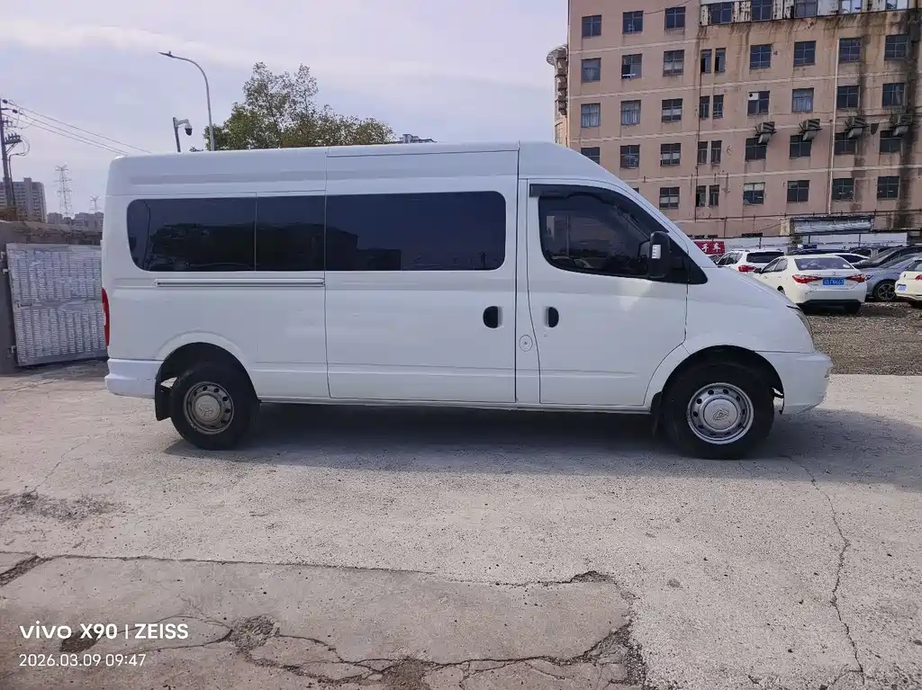 Xintu V80 新途V80 2021款 2.0 T AMT经典傲运通长轴中顶6/7/8/9座