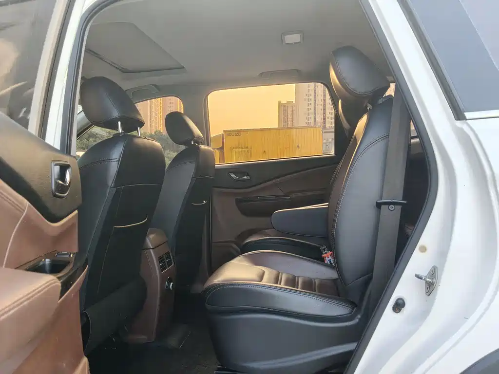 Fengxing SX6 1.6 L Manual Luxury