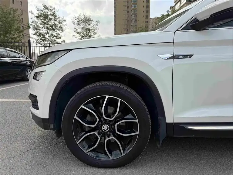 Skoda Kodiaq Facelift TSI330 7-seat 2 WD Luxury Tech