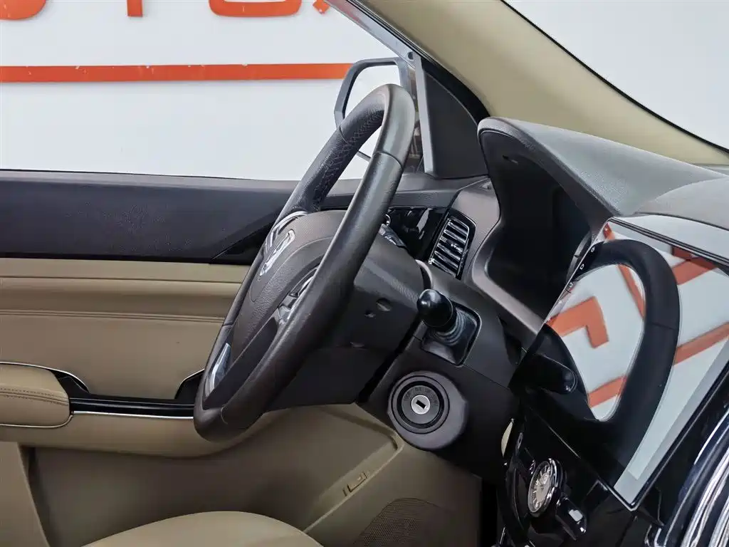 Baojun 730 宝骏730 2015款 1.8 L 手动豪华导航ESP版 7座