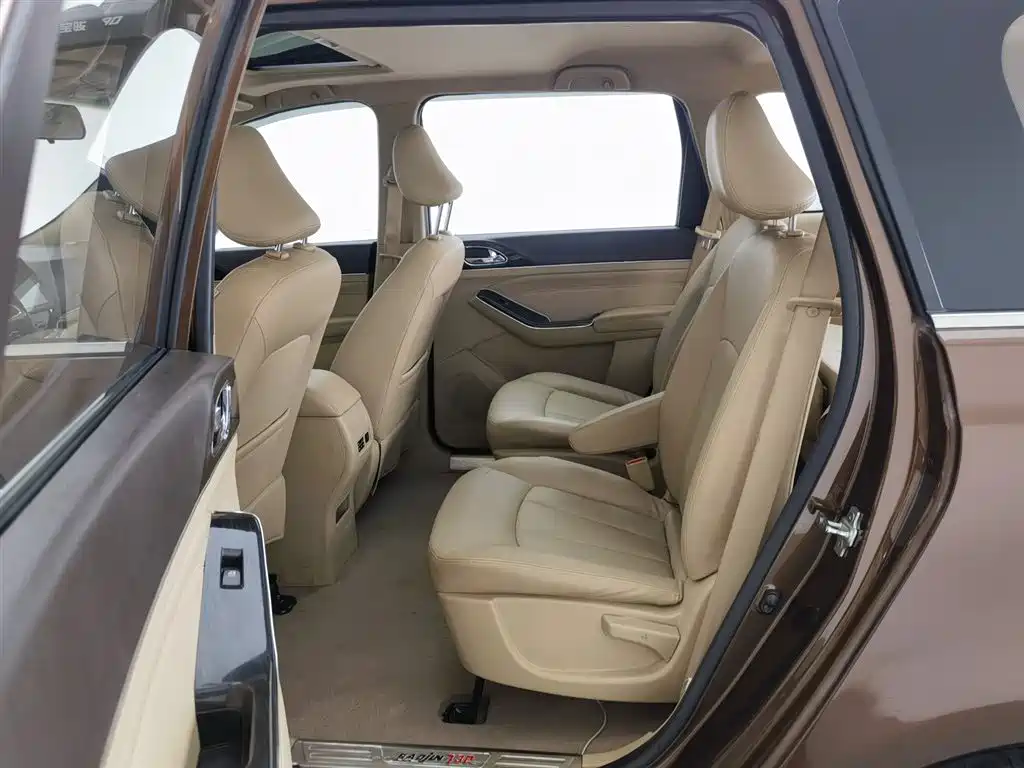 Baojun 730 宝骏730 2015款 1.8 L 手动豪华导航ESP版 7座