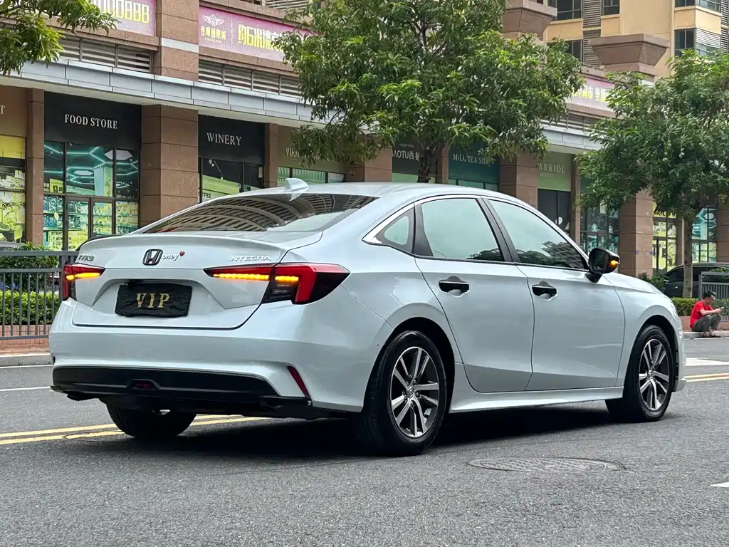 Integra 240 TURBO CVT Tech