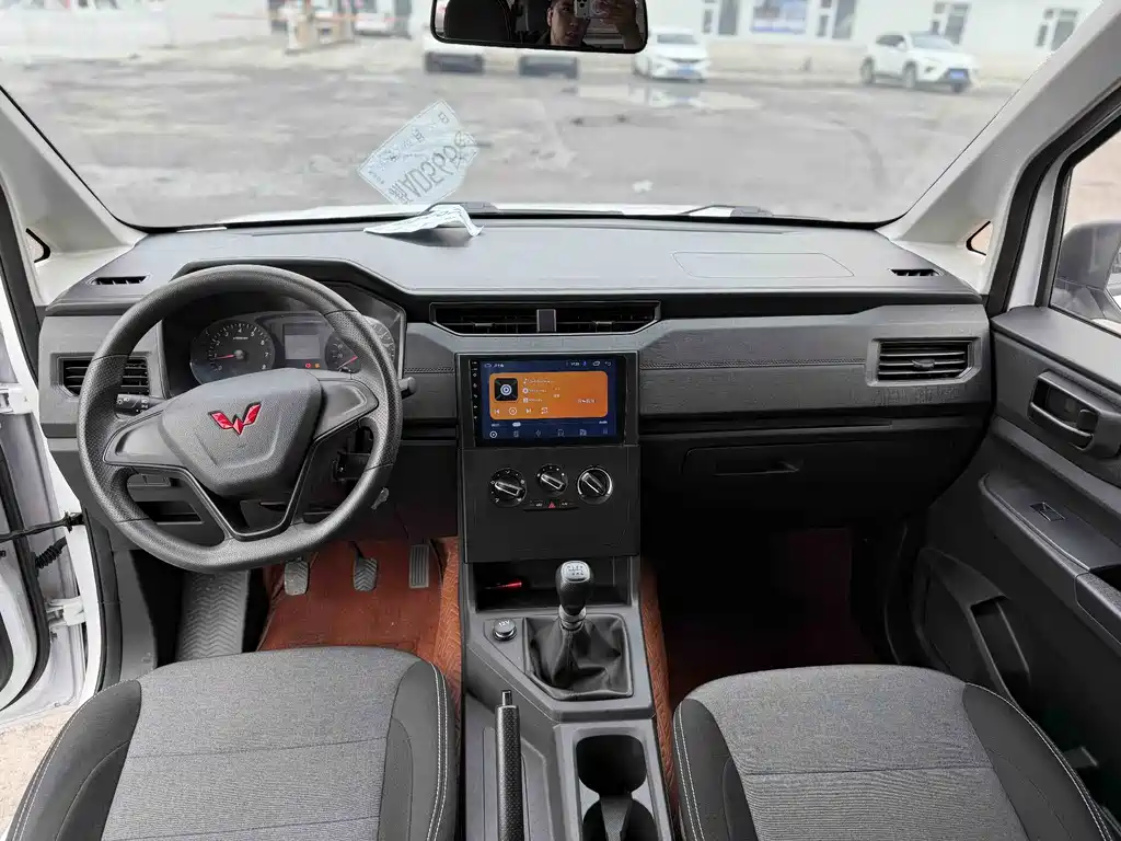 Wuling Hongguang PLUS 五菱宏光PLUS 2020款 1.5 L 手动标准型 7座