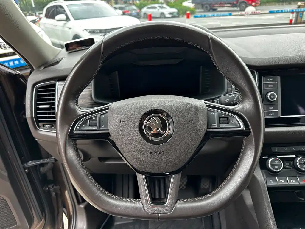 Kodiaq Facelift TSI330 7-seat 2 WD Luxury Enjoyment CN-V