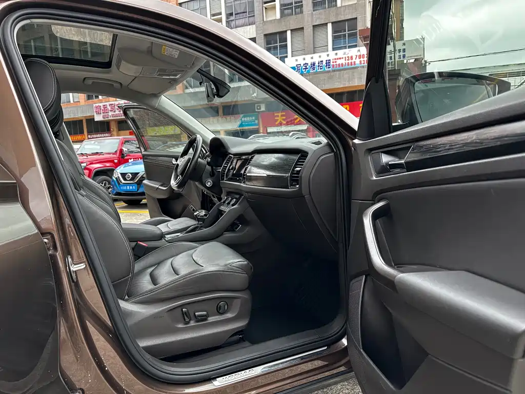 Kodiaq Facelift TSI330 7-seat 2 WD Luxury Enjoyment CN-V